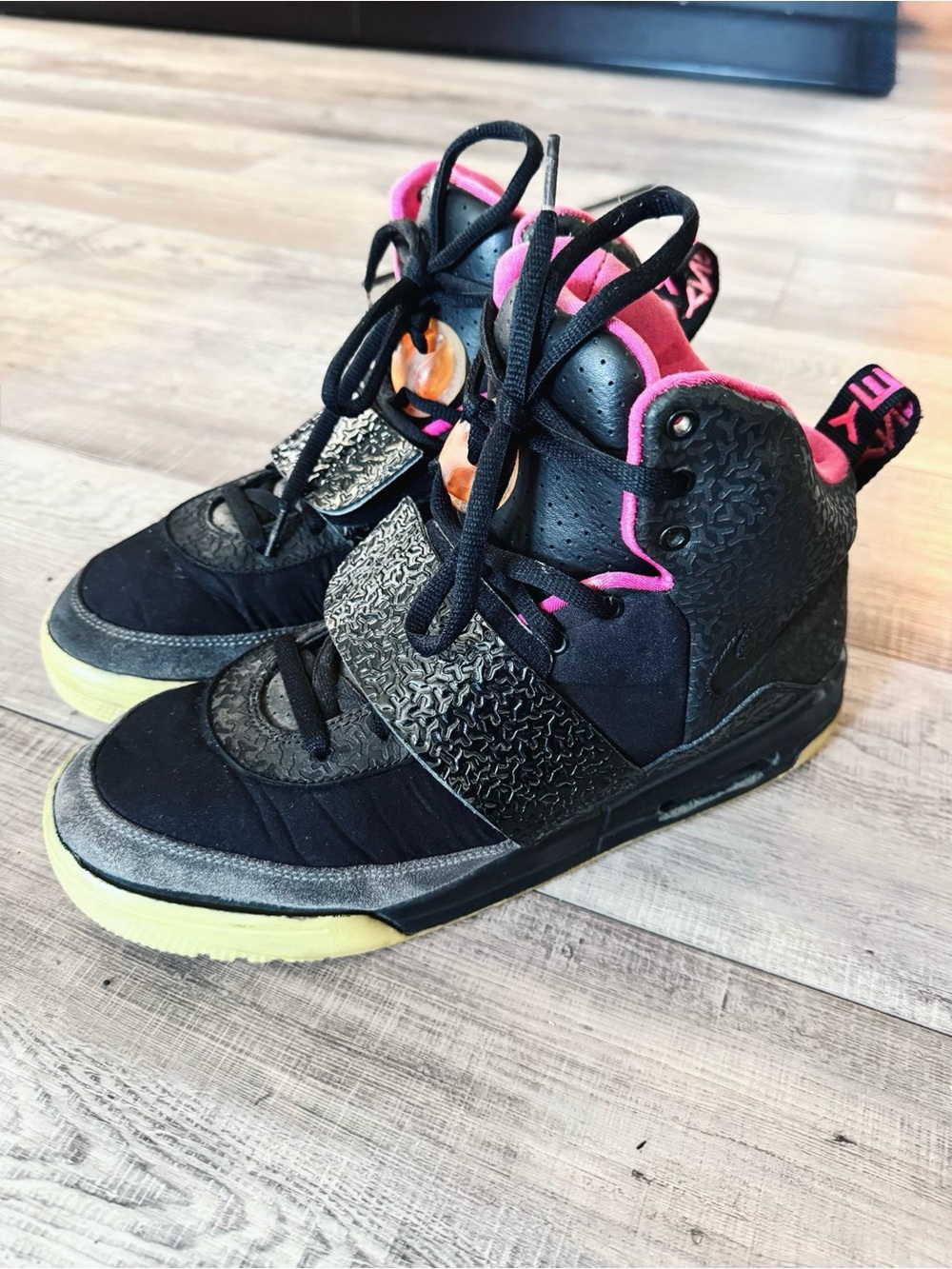 Nike x Yeezy Solar
Nike Air Yeezy 1 Blink 2009 Kanye West Sneaker Size 12
